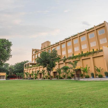 Lalita Grand Hotel Mathura Exterior photo