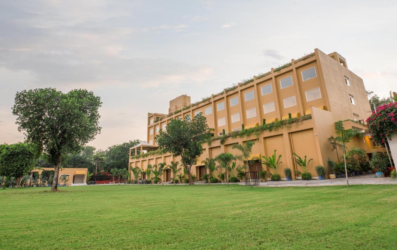 Lalita Grand Hotel Mathura Exterior photo