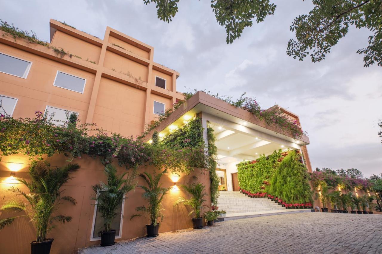 Lalita Grand Hotel Mathura Exterior photo